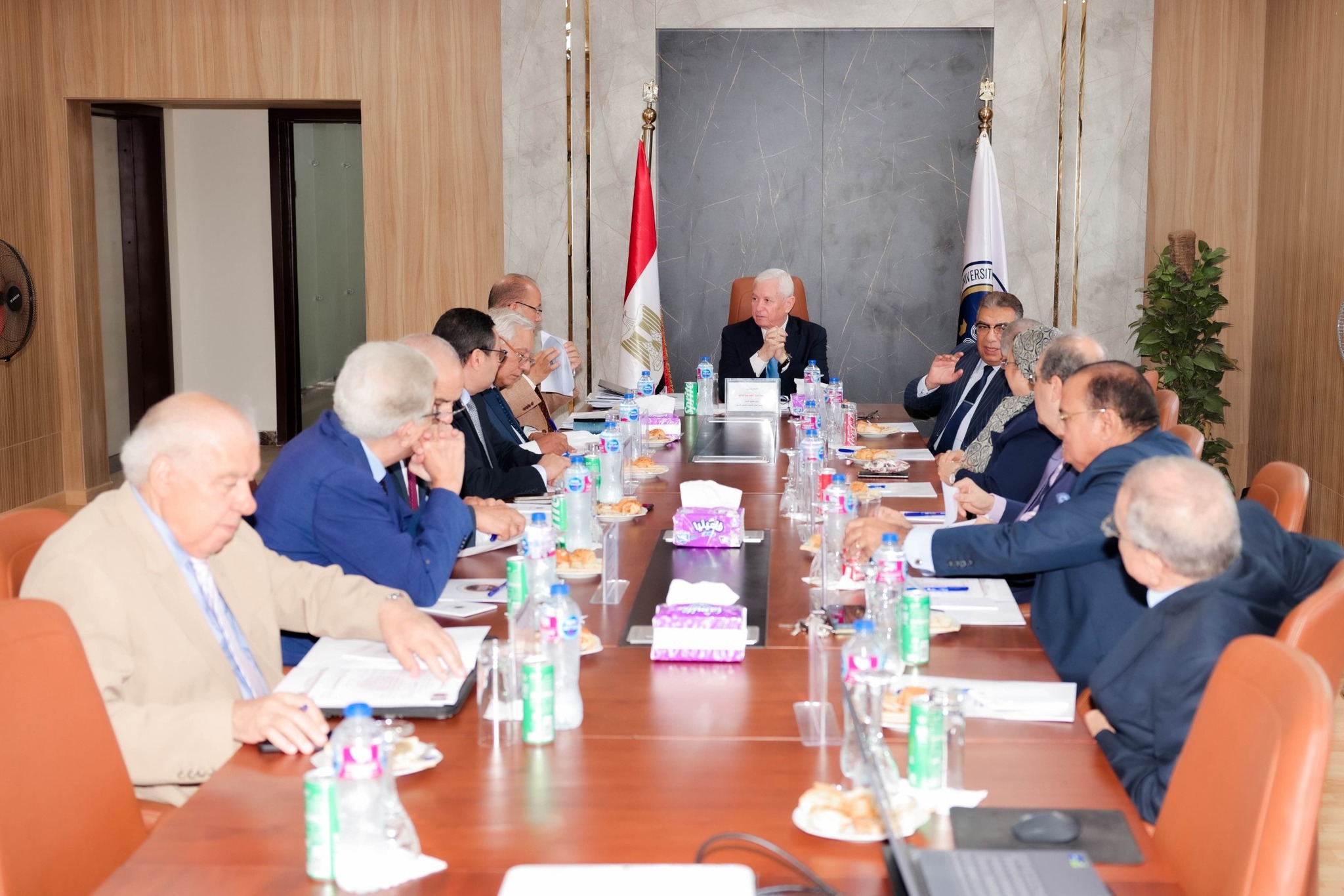 اجتماع مجلس أمناء جامعة المنصورة الأهلية لمناقشة الاستعدادات للعام الدراسي الجديد 2025 / 2026م