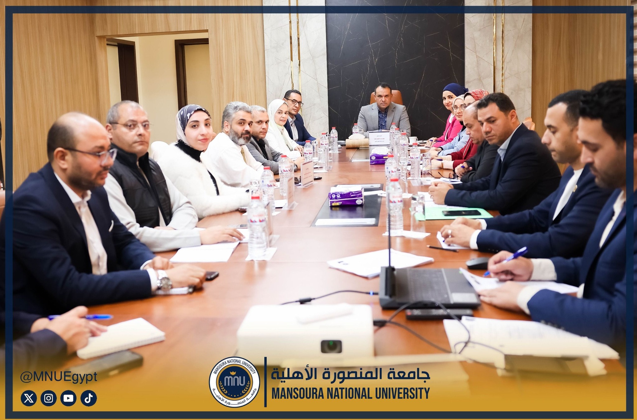 المجلس الأكاديمي بجامعة المنصورة الأهلية يناقش تطوير التعليم وتعزيز الشراكات الدولية